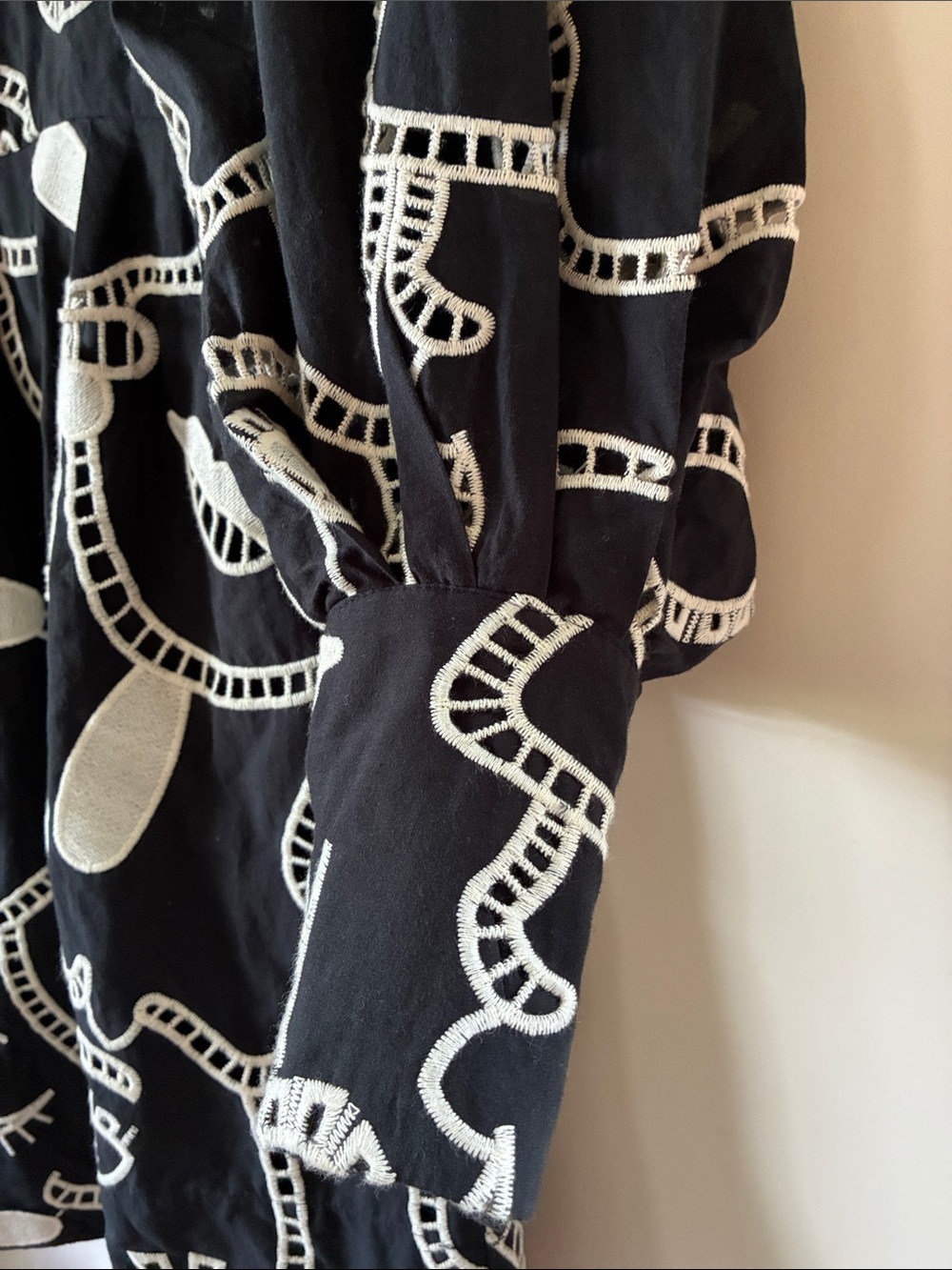Farm Rio Richelieu Faces Black Neckline Mini Dress black and white XS puff - Picture 4 of 8